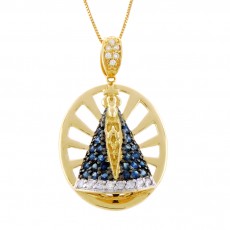 PINGENTE NOSSA SENHORA APARECIDA C/ 3,10G OURO 18K, 0,36CT SAFIRA AZUL E 0,10CT BRILHANTE